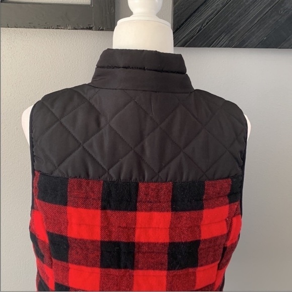 Ruff Hewn Buffalo Plaid Quilted Zip Up Vest Red & Black - Picture 6 of 8